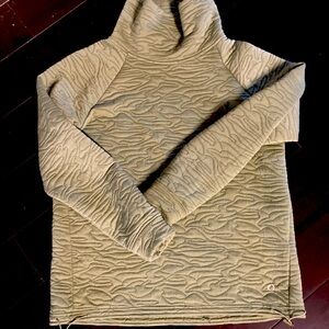 American Outdoorsman Ladies pullover. Size Medium